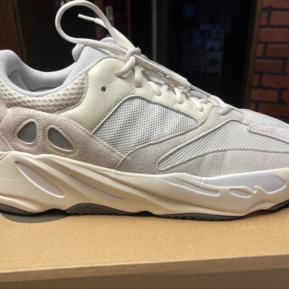 Yeezy Adidas Boost 700 in Analog